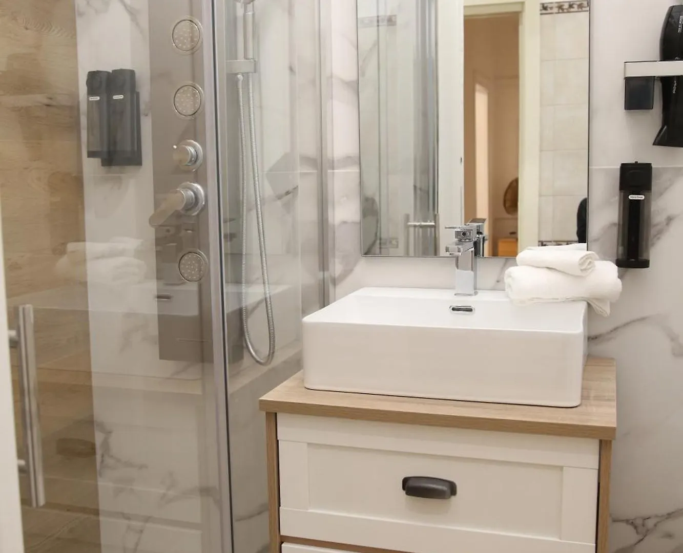 Apartment Homely Suite In Rome Central Italy